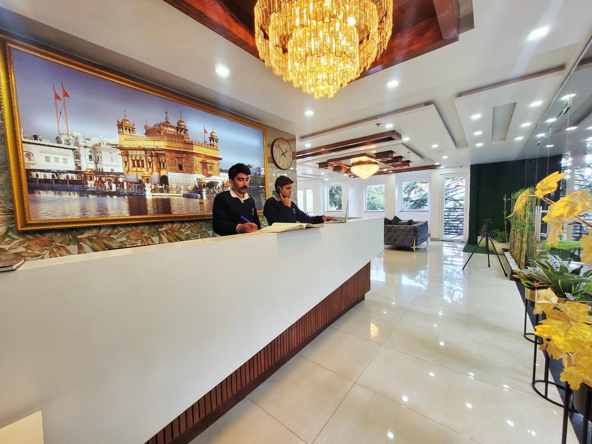 Rr Hotel & Resort Dharamsala Exteriér fotografie